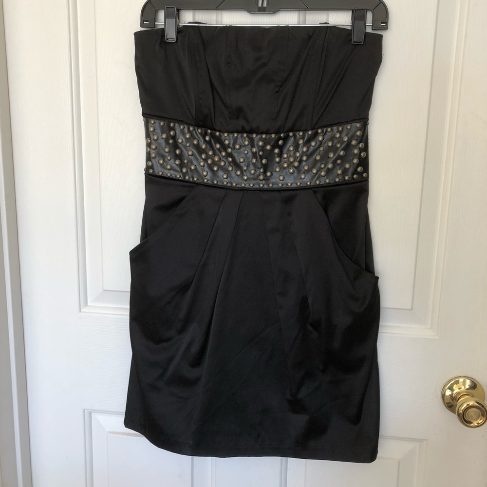 Strapless dress.